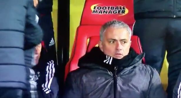 Mourinho kinh ngạc khi Young đá phạt